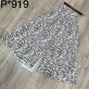 blank and white Palazzo